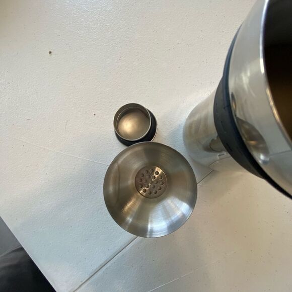 EUC - Oggi Mini Cocktail Shaker Stainless Steel - Bar Utensils Mixed Drinks - Picture 4 of 6